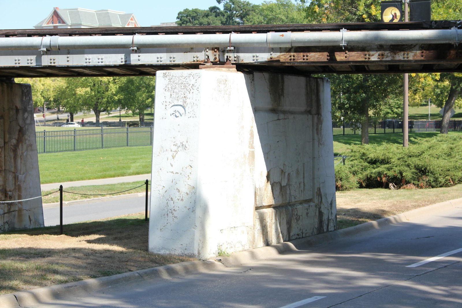 Center pier